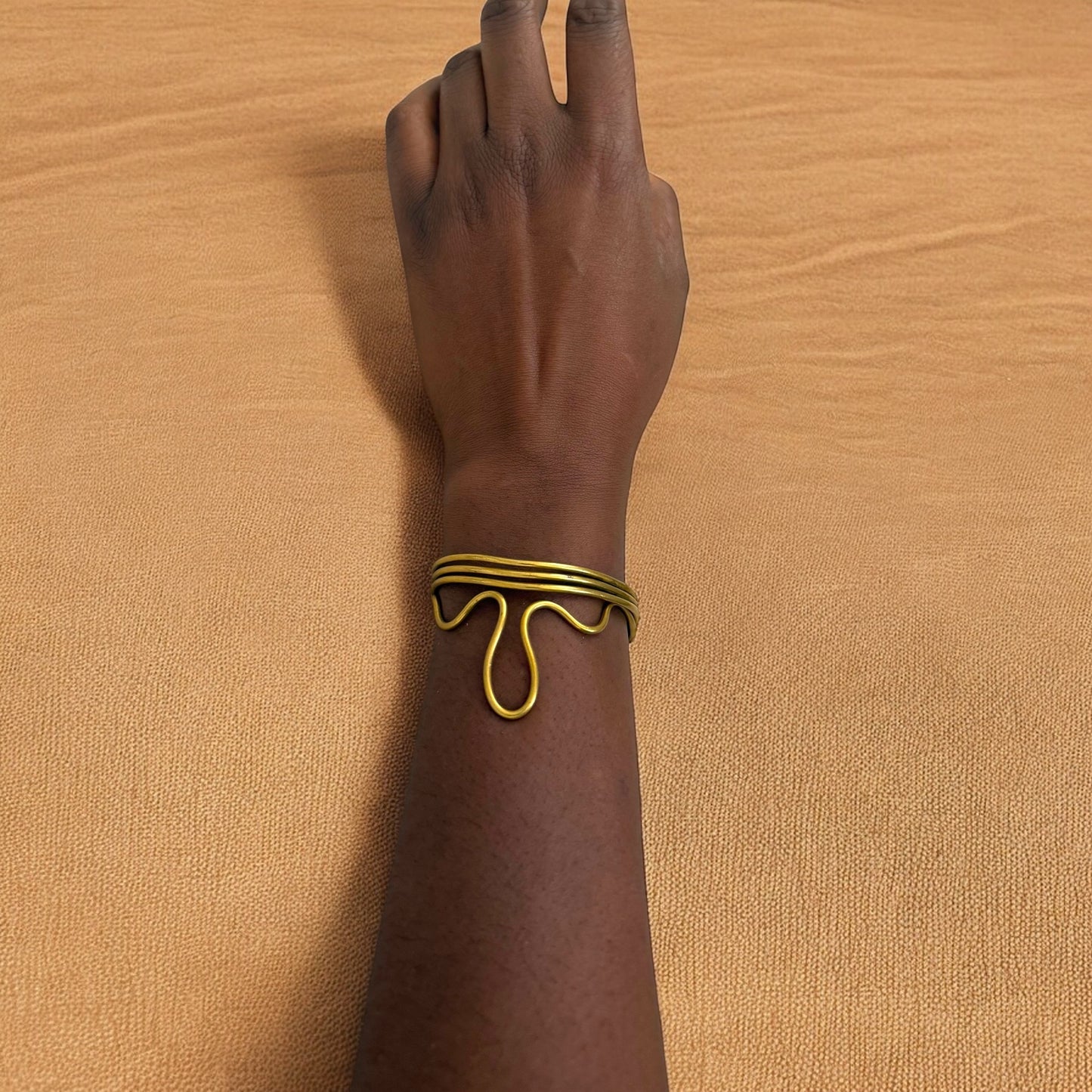 Songa - Unikt afrikansk armbånd laget av messing - Håndlaget i Afrika