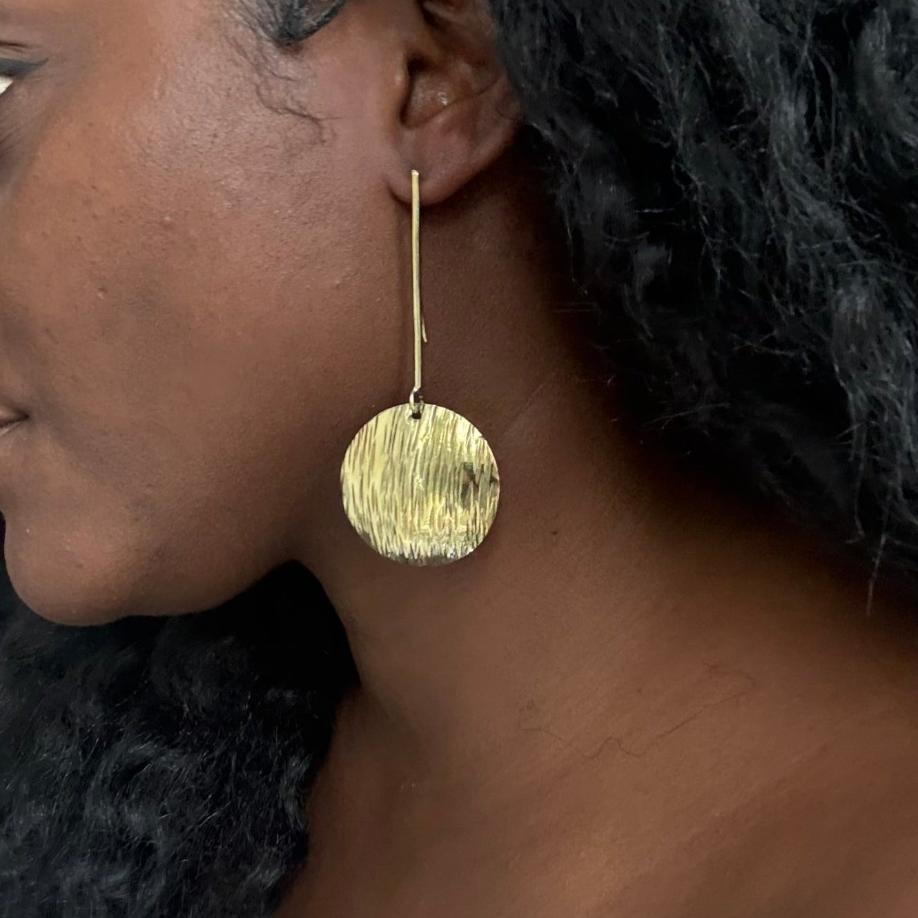 Koba - Lette håndlagde messingøreringer - Hamret design - Laget i Senegal