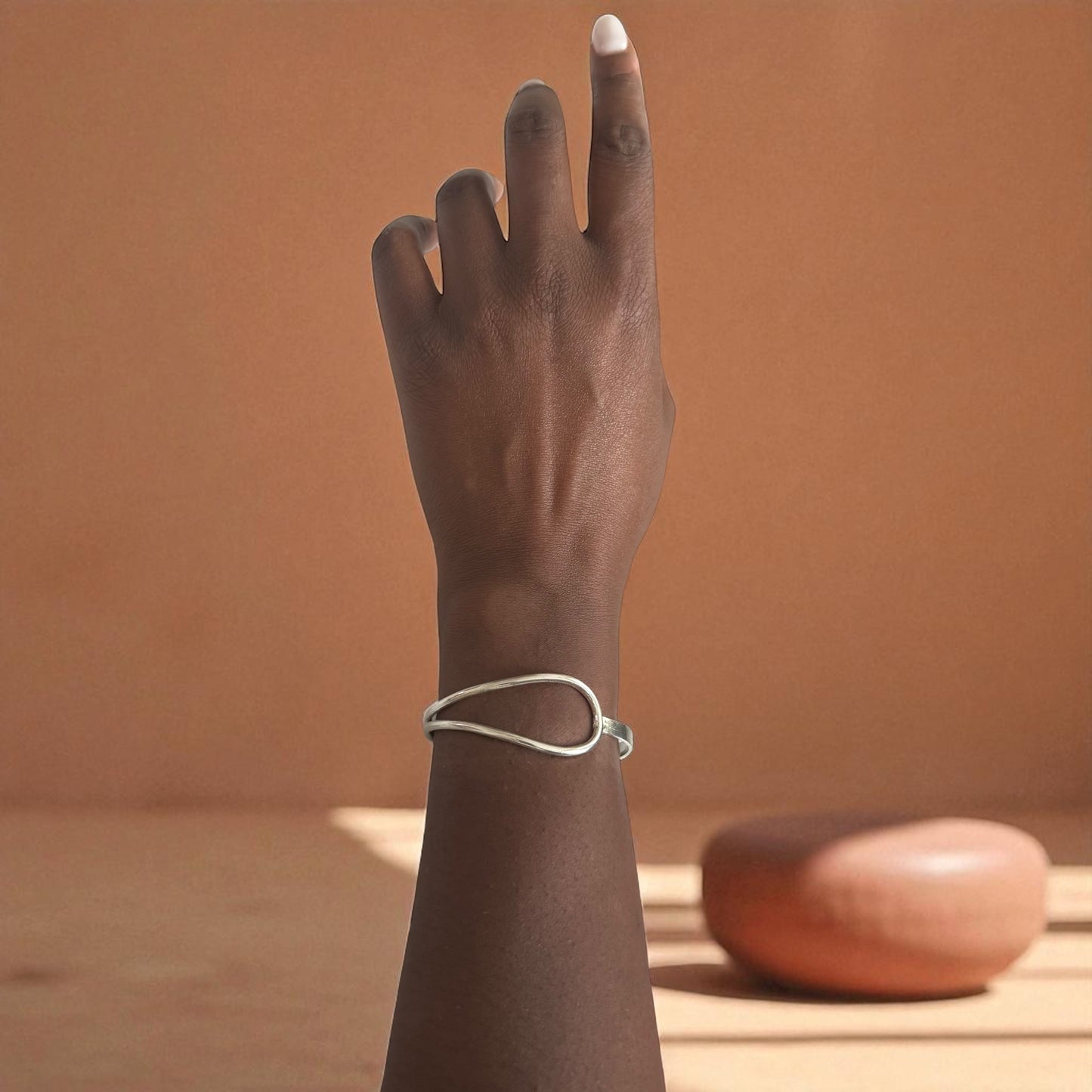 Yare - Håndlaget messingarmbånd - Justerbart - Laget i Senegal