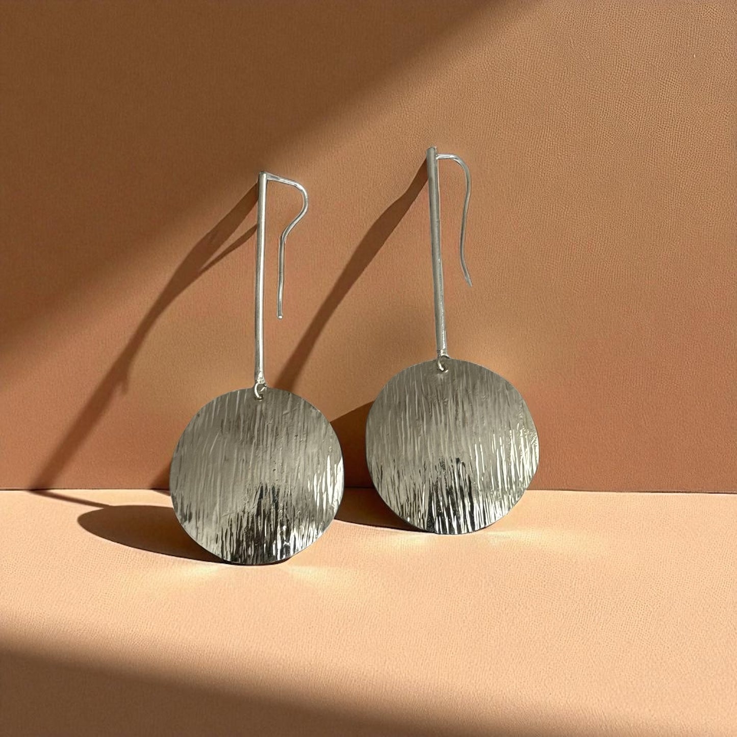 Koba - Lette håndlagde messingøreringer - Hamret design - Laget i Senegal