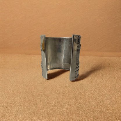 Sabu - Håndgravert afrikansk messingarmbånd
