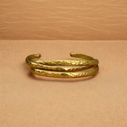 Dita - Håndlaget messingarmbånd - Justerbar - Hamret design - Laget i Senegal